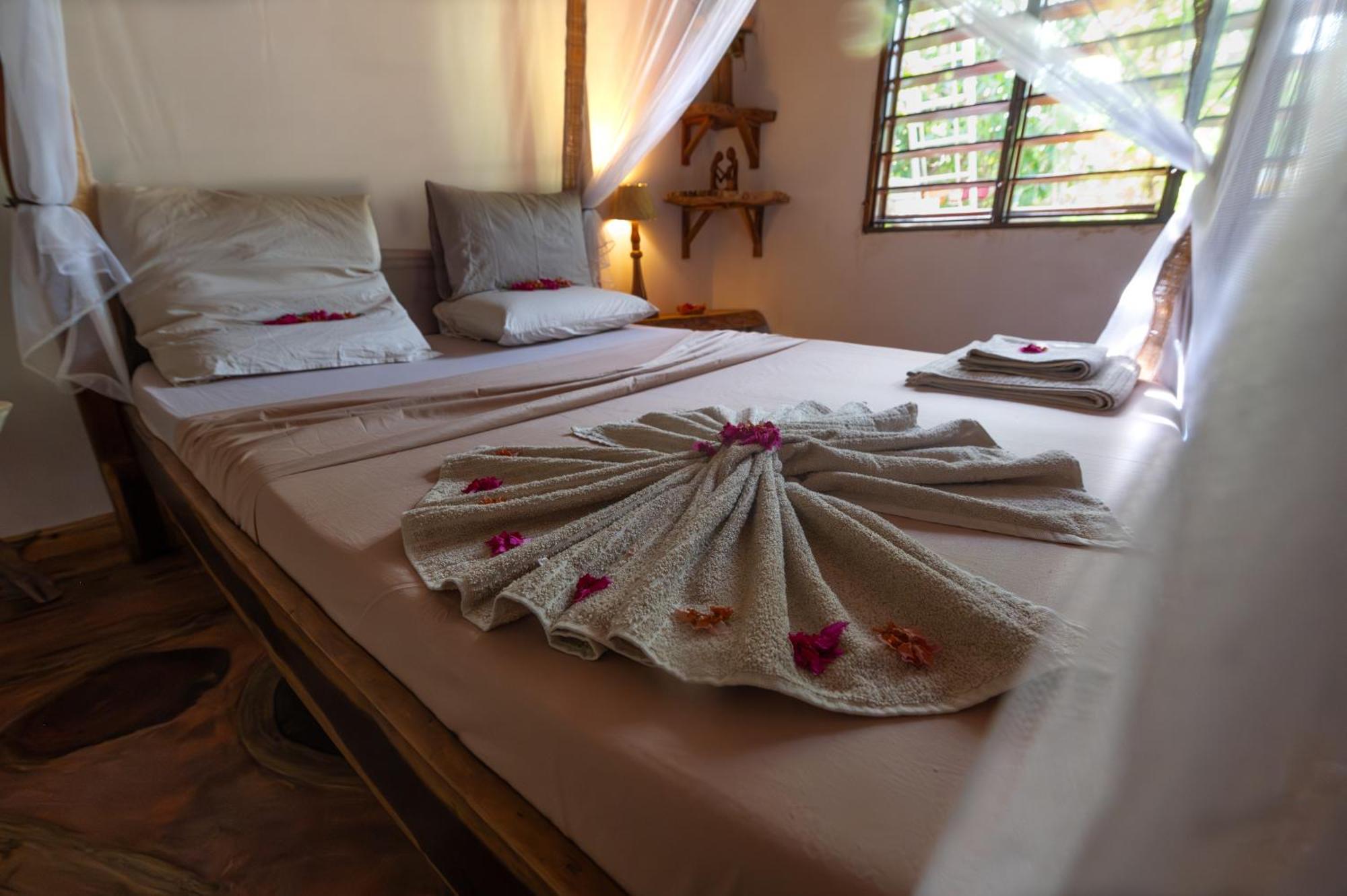 Ambolobozo Shambala Madagascar: Beachfront Lodge And Adventures מראה חיצוני תמונה